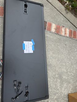 Truck bed cover