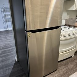 LG 30 in. W 20 cu. ft. Top Freezer Refrigerator w/ Multi-Air Flow and Reversible Door in Stainless Steel 