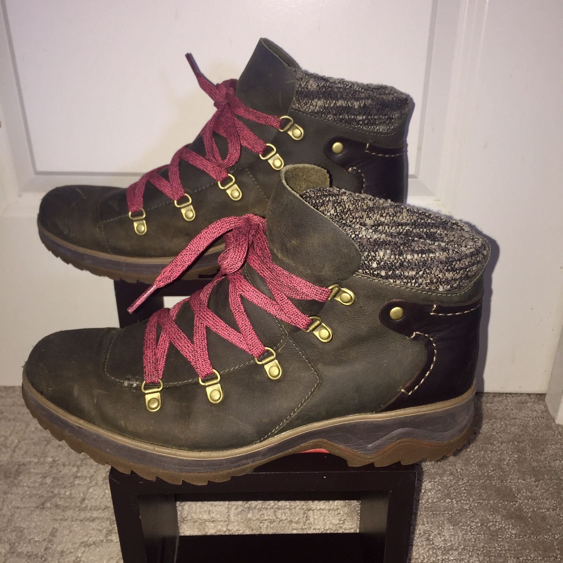 Merrell eventyr bluff hiking boots women's 9