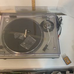 TECHNICS TURNTABLE SYSTEM