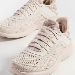 APL: Athletic Propulsion Lab Women's Techloom Tracer Sneakers 