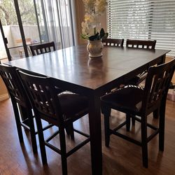 Dinner table/ comedor