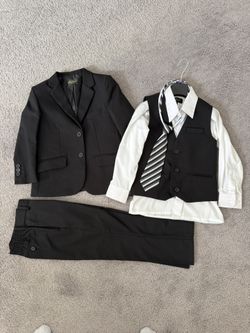 Boys Black 5 Piece Suit Size 5