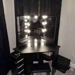 Vanity Set With Stool