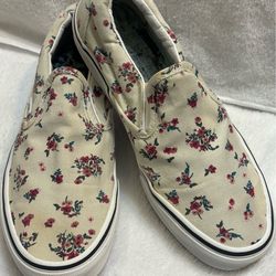 Vans Classic Slip-On sneakers m6.5 w8 in the Ditsy Floral Cream True White   Disclaimer: Gently used / pre-owned in good overall condition.  This item