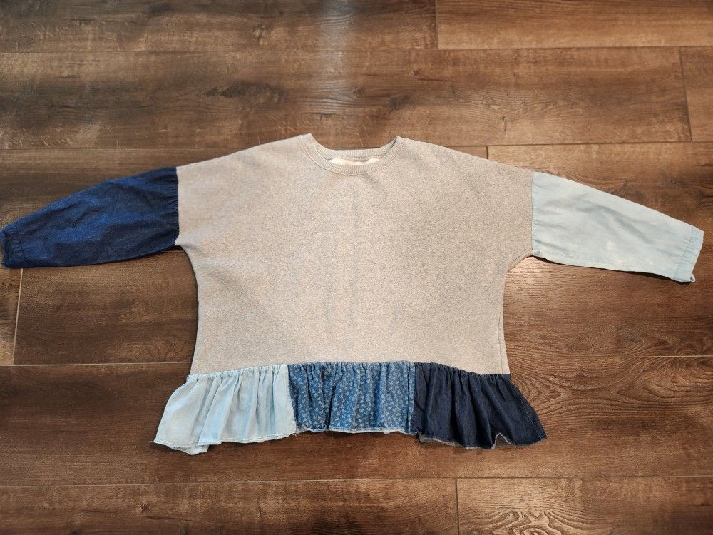 Pulida Size XL crewneck sweatshirt with mismatched denim and chambray fabric sleeves , good condition 