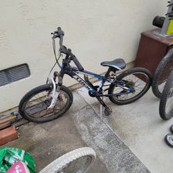 Trek MT60 20" Mini Mountain Bike 