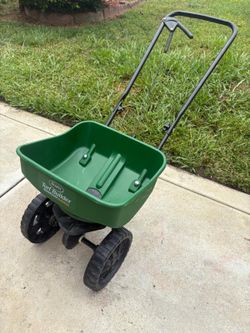 Scott’s spreader in good condition