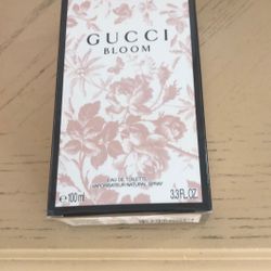 Gucci https://offerup.com/redirect/?o=Qmxvb20uTmV3