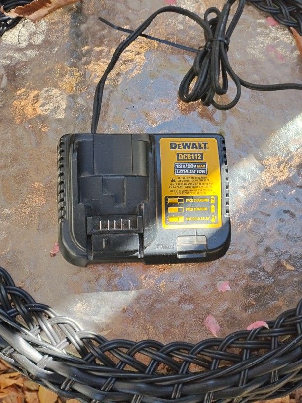 DeWalt Battery Charger 12 Volt Through 20 Volt Model Number Dcb112 Lithium Ion Max