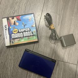 Nintendo Ds With Charger And New Súper Mario Bros 