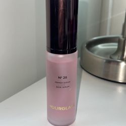 Hourglass serum primer
