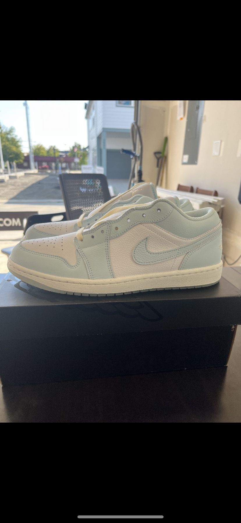 Jordan Low. Men’s Size 10.5