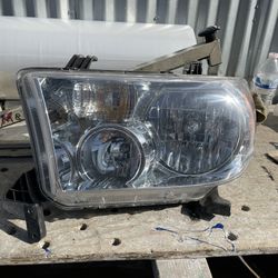 2007-2013 Toyota Tundra Left Headlight 