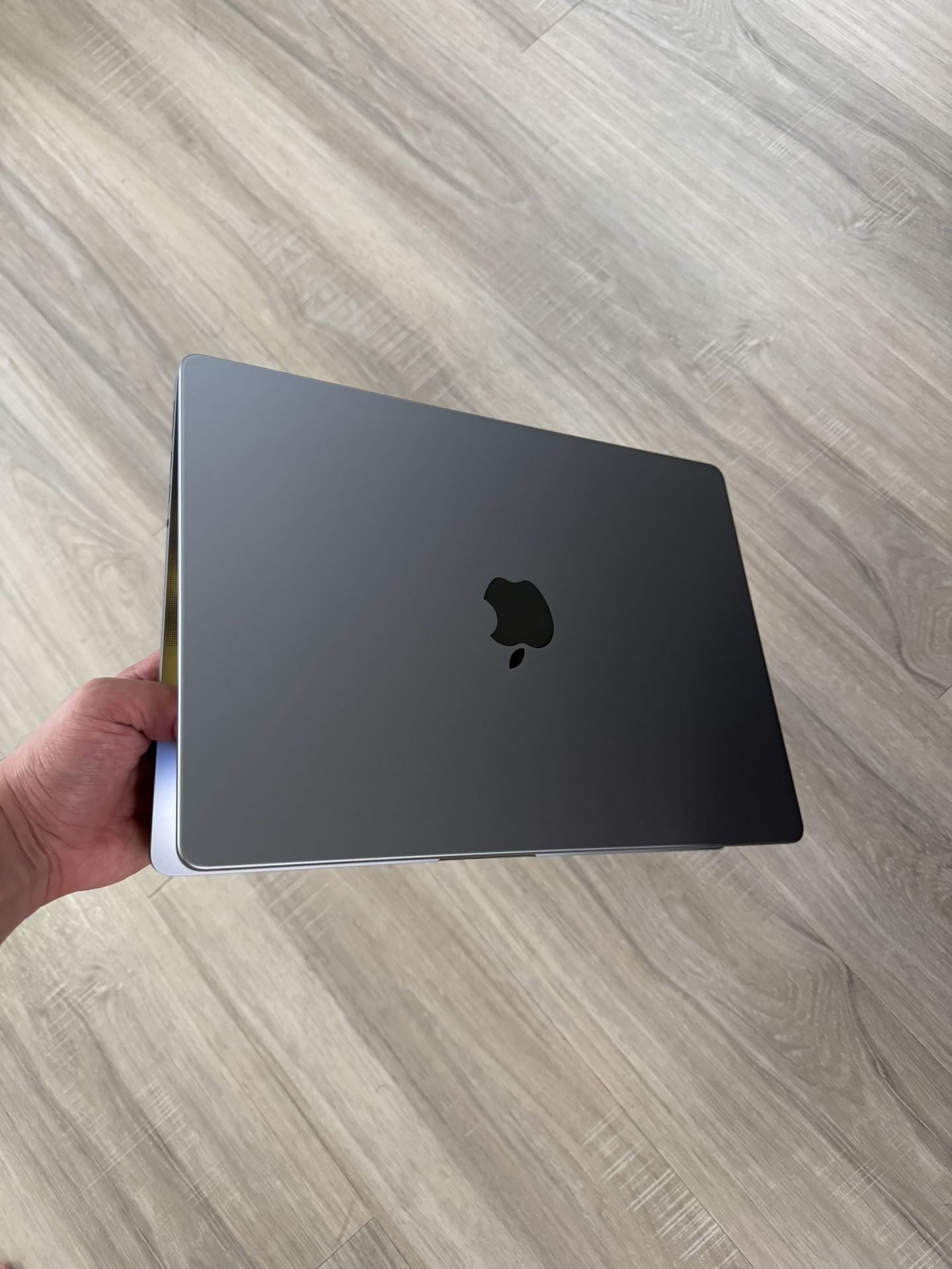 2024 MacBook Pro with M3 Chip (14-inch)