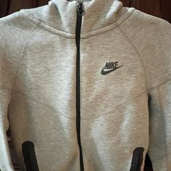 Nike Tech fleece ( Youth size Large )