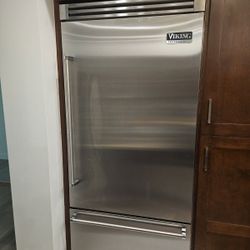 VIKING 36in Refrigerator & Freezer 