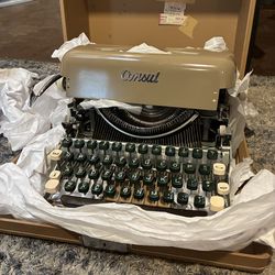 Vintage Consul 1511 portable typewriter