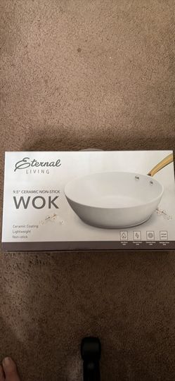 New Eternal Living 9.5" ceramic non-stick wok is ready for your kitchen. It has ceramic coating, lightweight design, and is non-stick. Wok is oven and