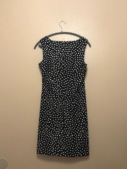 Cute Black & White sleeveless dress - size 8