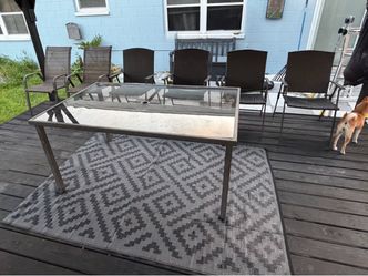 6 outdoor/patio chairs with free table