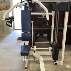 Incline Chest Machine Paramount