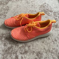 Nike Womens Sz 6