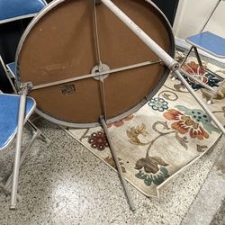 Folds & 6 Folding Chairs