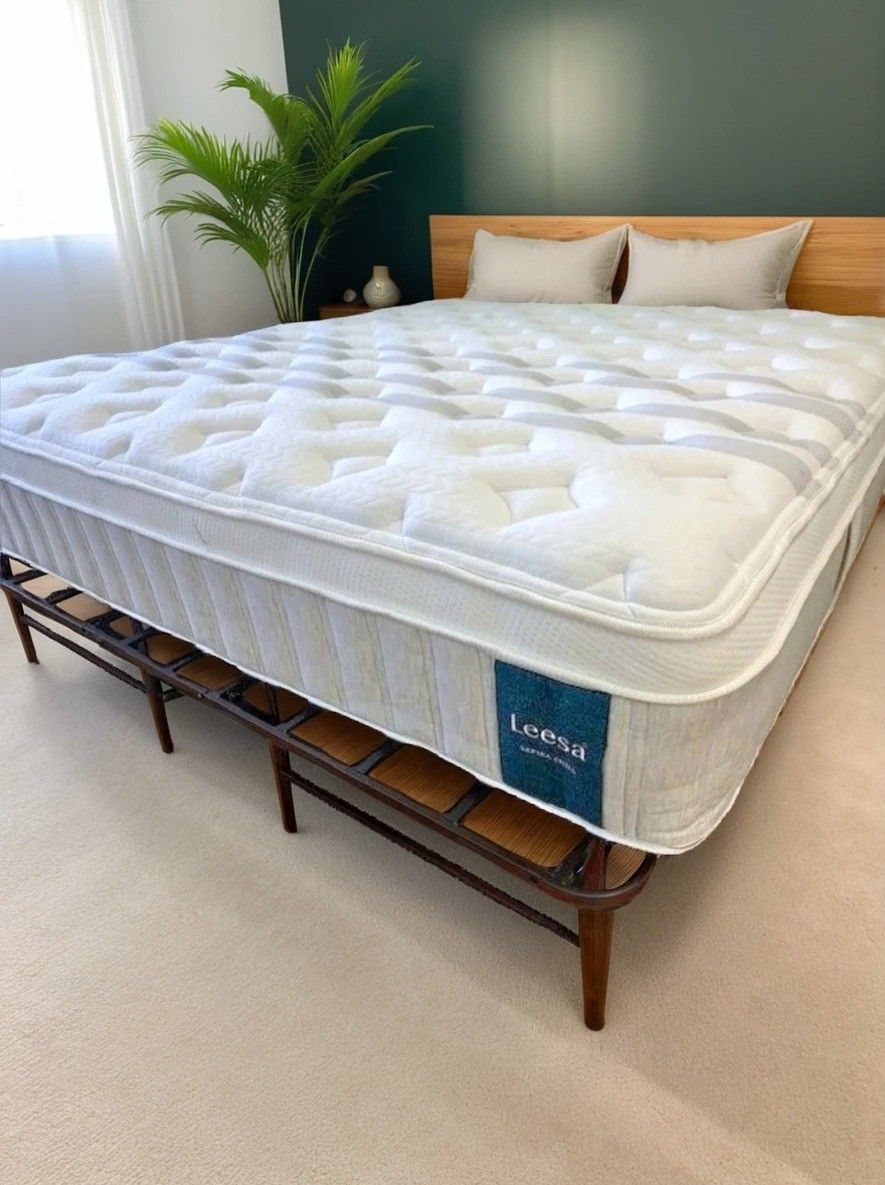 Like-New Queen Leesa Sapira Chill 14" Hybrid Mattress and Zinus Platform Bed Frame or Boxspring with Metal Frame