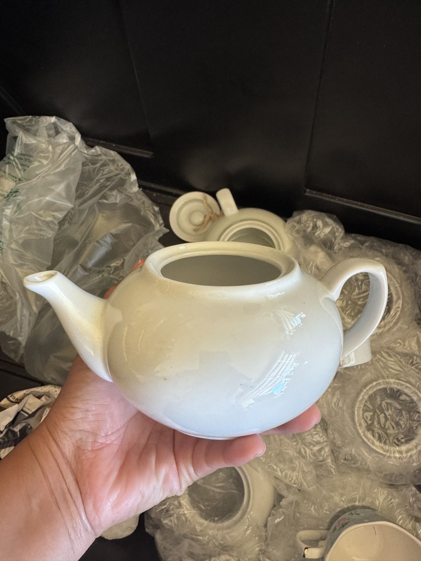 16 Oz White Teapot