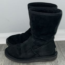 Black UGGs Classics Size 7