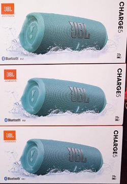 JBL Charge 5 Portable Waterproof Speaker with Powerbank