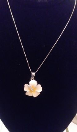 Enamel rhinestone floral pendant necklace nice!
