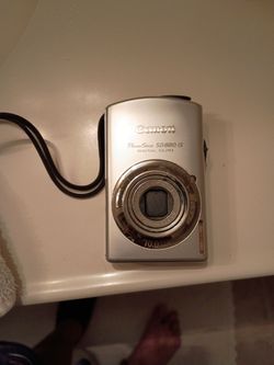 Canon PowerShot SD880 IS Digital Elph Camera