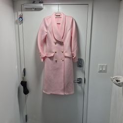 VESTIDO ROSADO CON BOTONADURAS DORADAS