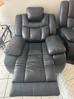 Leather sofá and loveseat with Lazy Boy