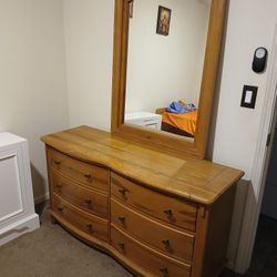 Dresser With Mirror 