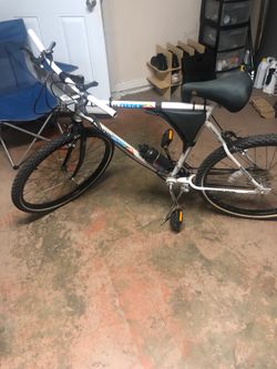 Schwinn Hurricane Ridge Mountain Bike