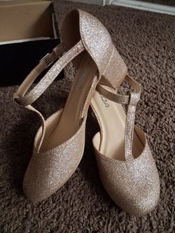 $12.! Gold glitter girl shoes, size 3