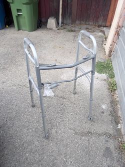 Andador Plegable de Aluminio con Ruedas (Altura Ajustable)