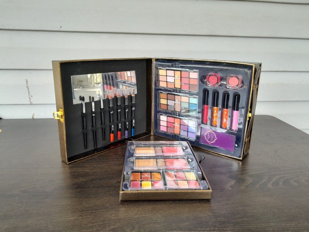 Bonita 75 pc make up kit