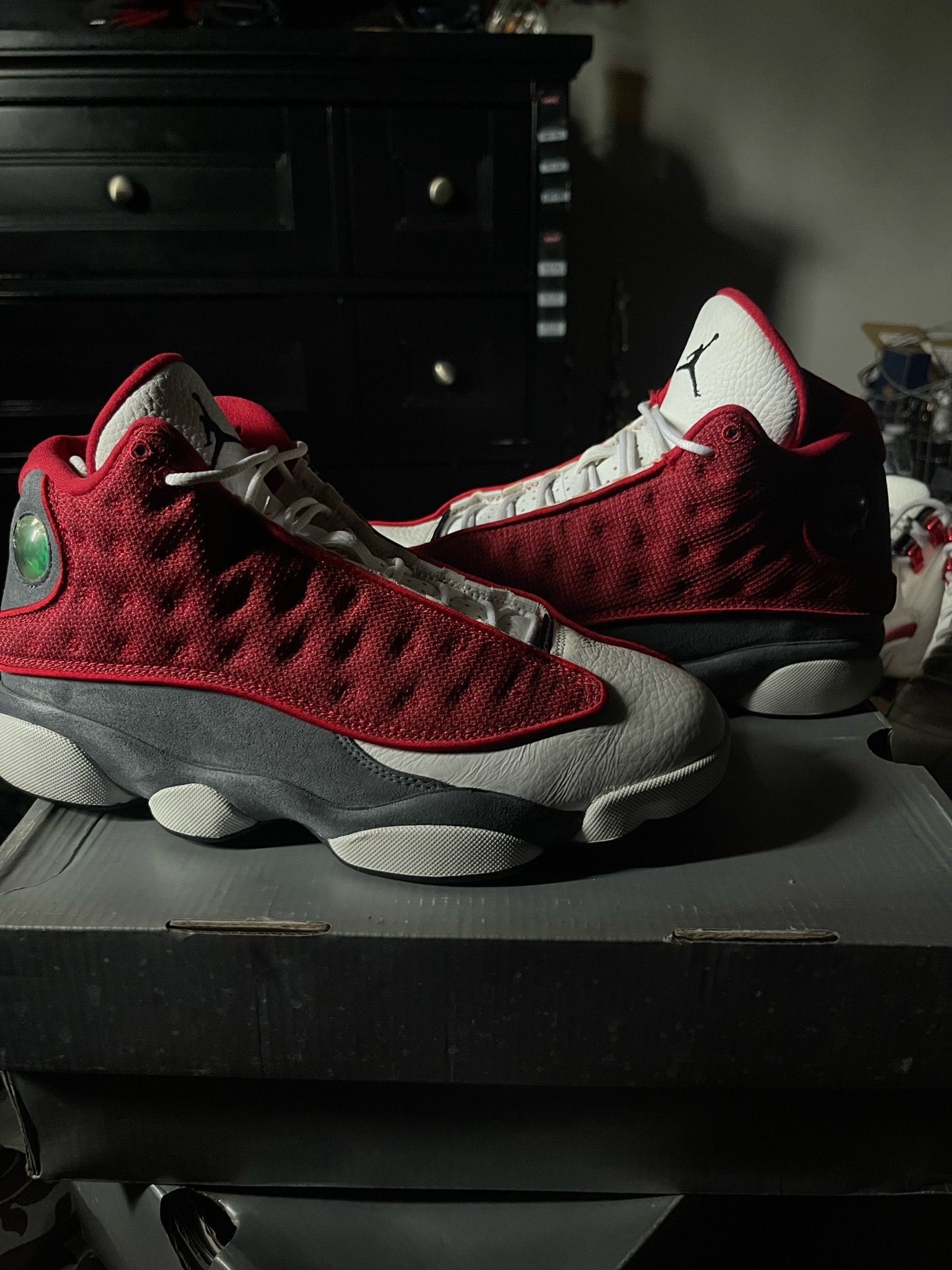 Jordan 13 retros Gym red