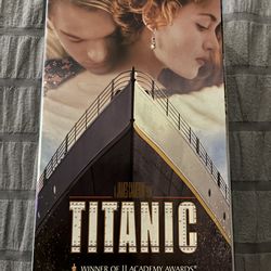 Paramount Titanic VHS Box Set Leonardo DiCaprio Kate Winslet Drama PG-13 THX