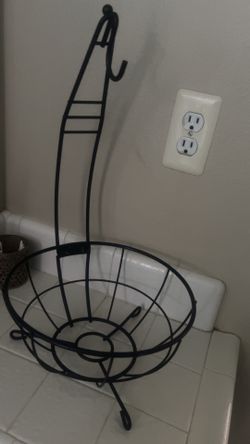 Fruit basket with hook