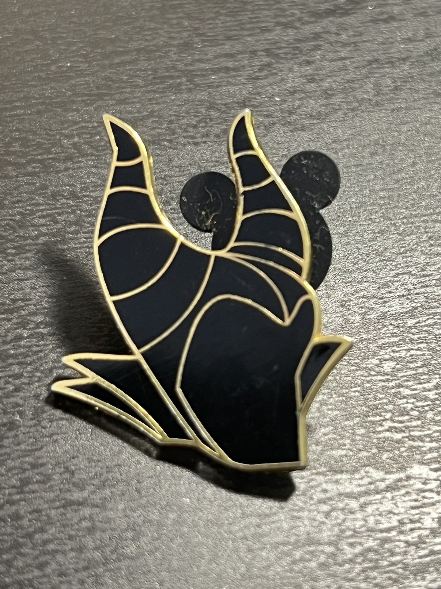 Disneyland Trading Pin, Disney Sleeping Beauty Maleficent Trading Pin 2014 Silhouette Black Gold Outline