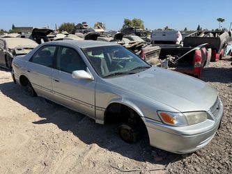2000 Toyota Camry 4cyl ***for parts only***