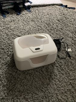 Baby wipe heater