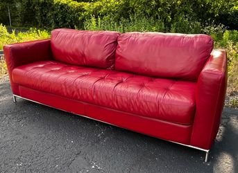 Tufted Leather Sofa – Modern Italian Design