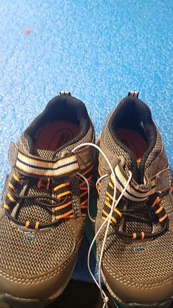 Size 8 boys stride right