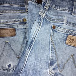 Vintage retro boot cut wranglers jeans with rips 32x32